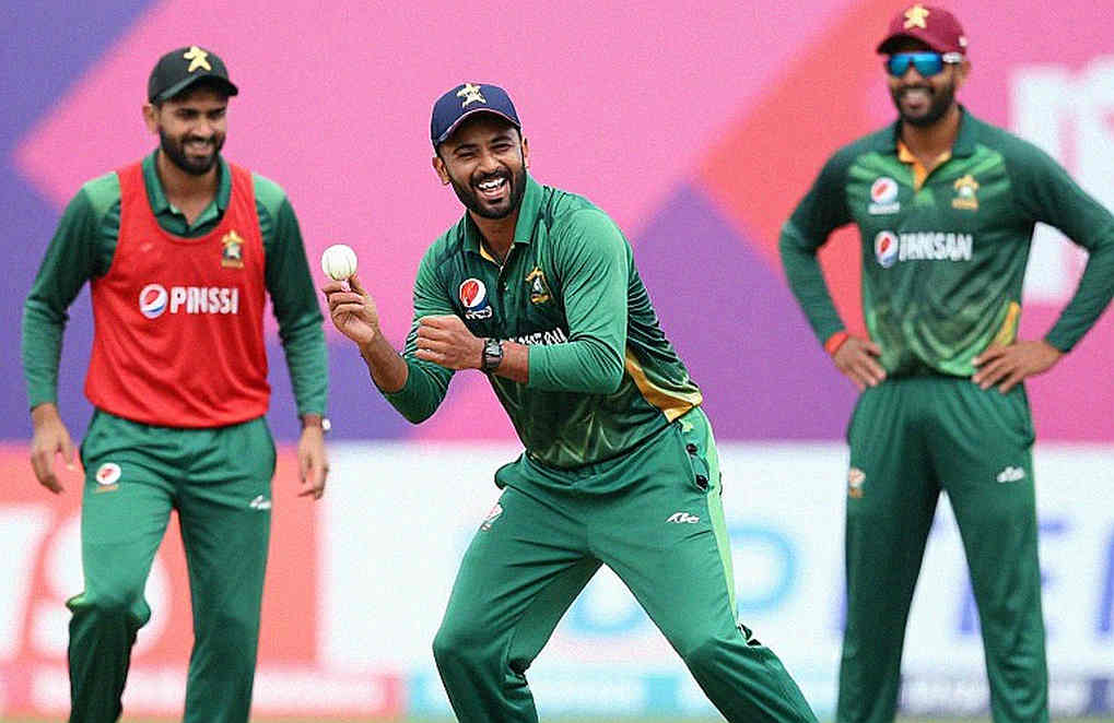 শাদাবের অলৌকিক সেঞ্চুরি, লাহোরে শেষ উইকেটে পাকিস্তানের এক উইকেটের জয়